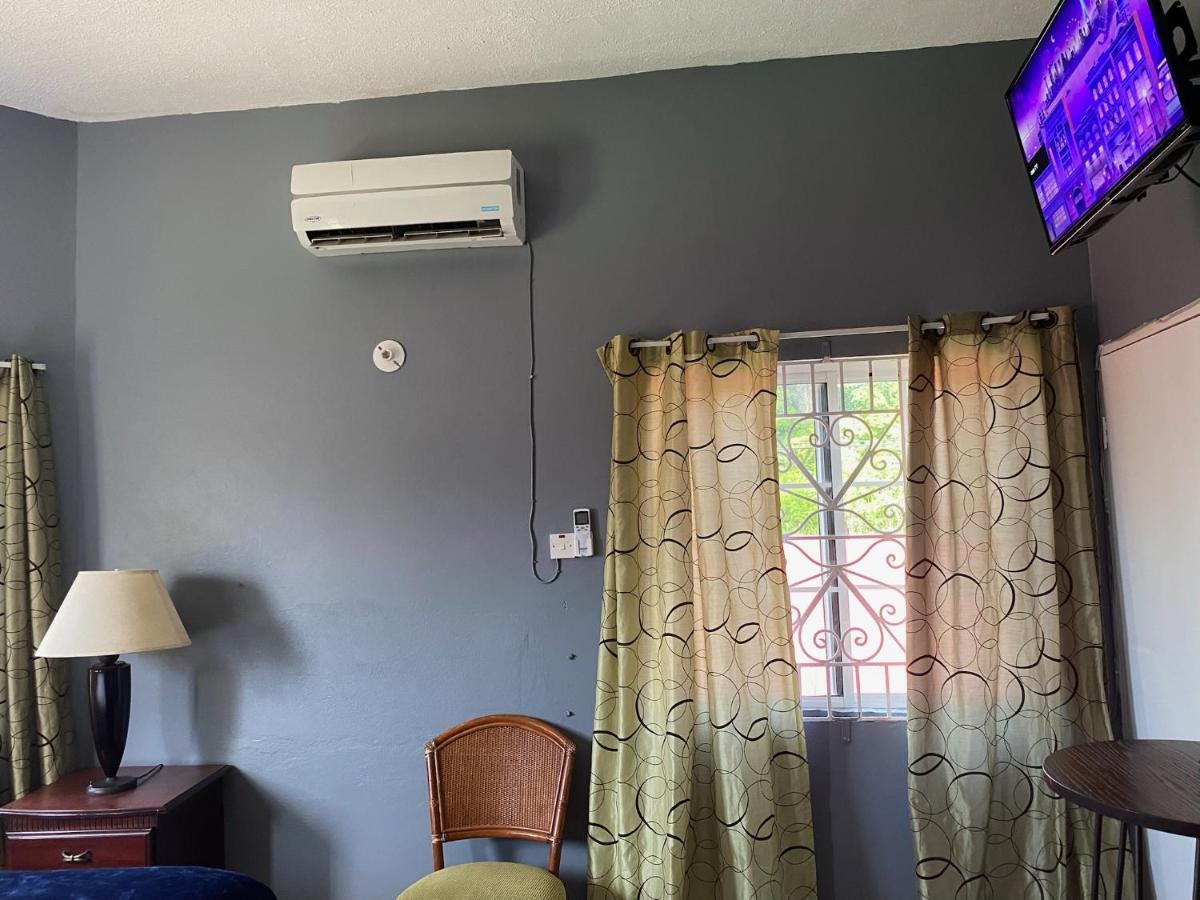 A Taste Of Jamaica Lavern's Place Ocho Rios