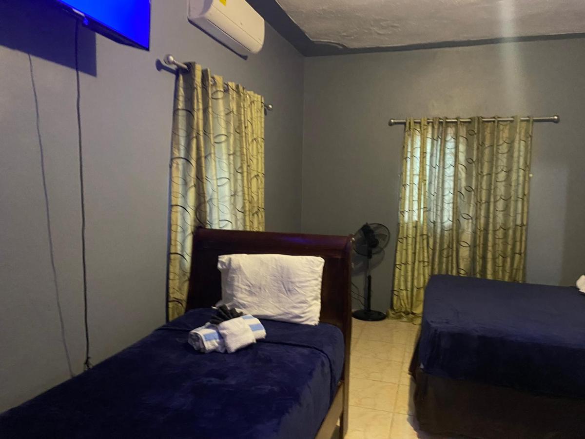 A Taste Of Jamaica Lavern's Place * Ocho Rios