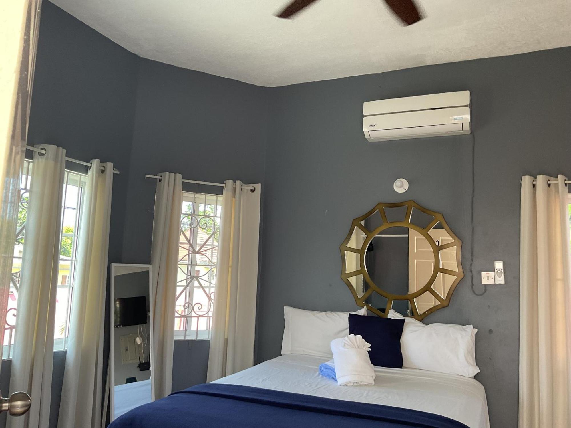 A Taste Of Jamaica Lavern's Place Ocho Rios