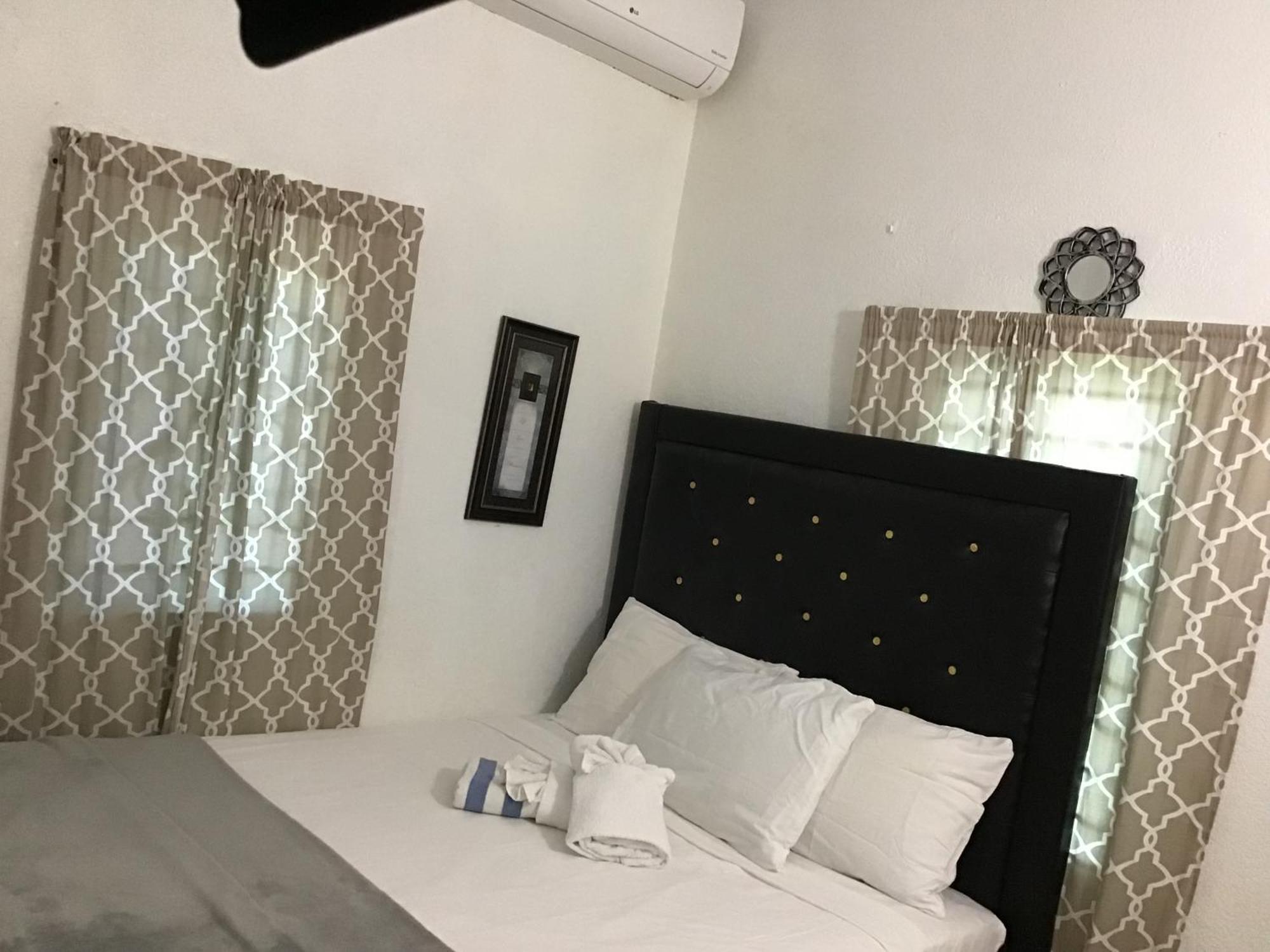 A Taste Of Jamaica Lavern's Place Ocho Rios