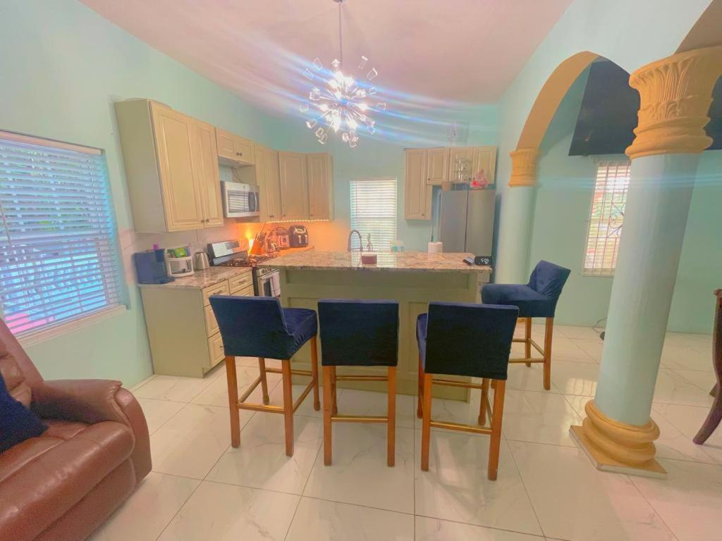 A Taste Of Jamaica Lavern's Place Apartment *